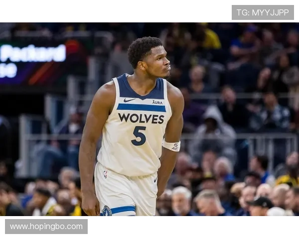 爱德华兹无球跑动效率提升，主导森林狼外线进攻